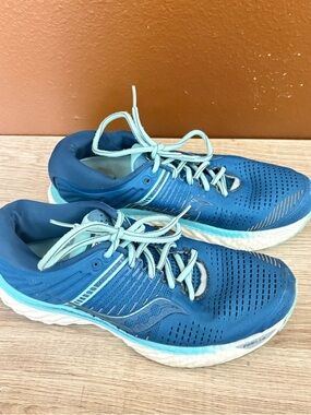 Saucony Triumph 17 Blue Teal Running Shoes PWRRUN+ Cushion Comfort, Women’s 9